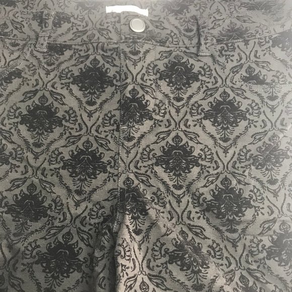 DB est 1962 black pants with raised floral size 1X - Picture 2 of 7